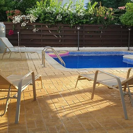 Villa Poros 2 *