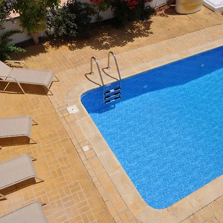 Villa Poros 2 *
